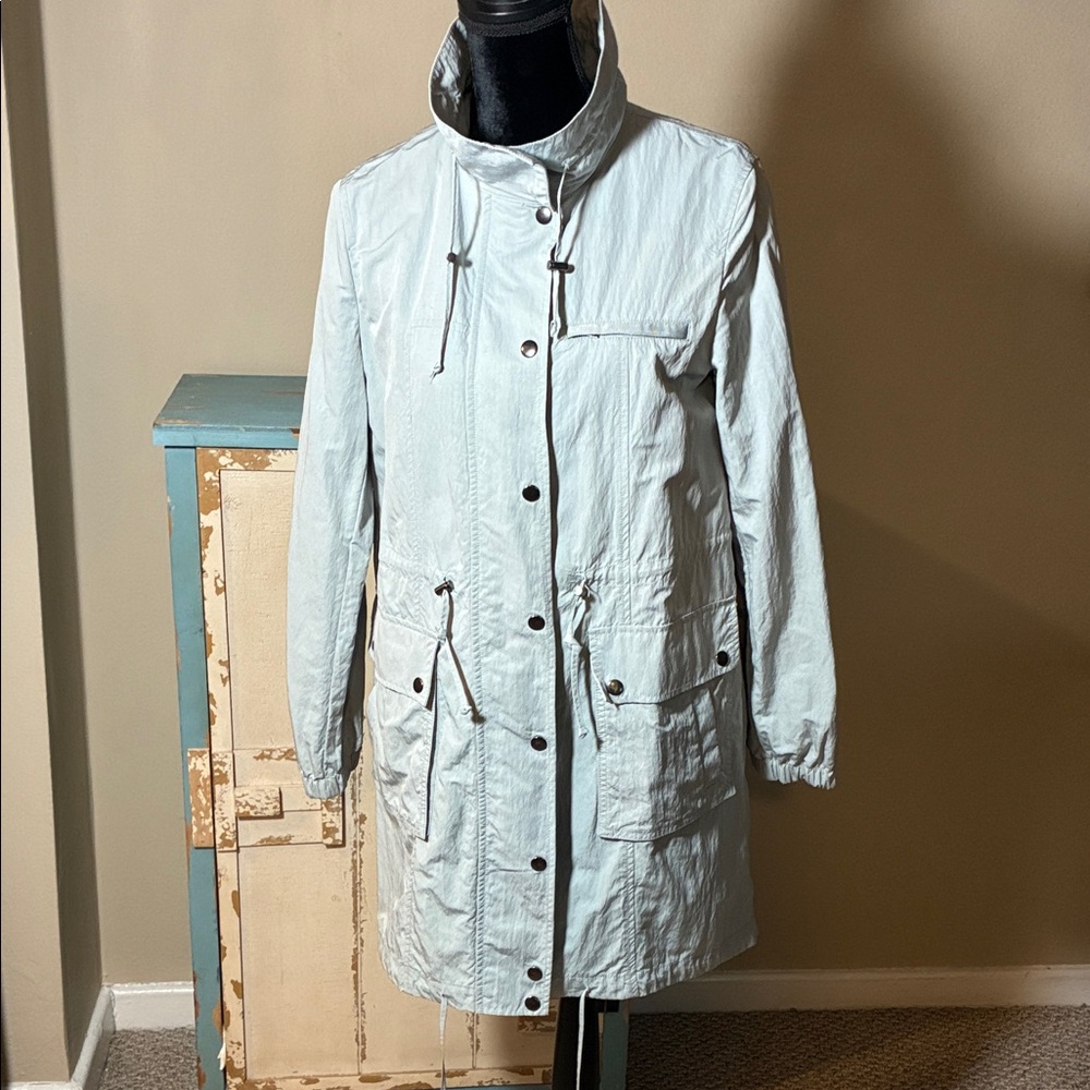 Banana Republic Pale Turquoise Anorak/Rain Jacket. Size Small